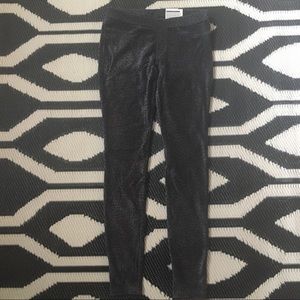 Hue Grey/Black Cheetah Print Corduroy Leggings Sm.